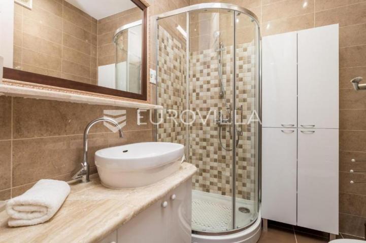 Rijeka, Centar, dva luksuzna studio apartmana u strogom centru