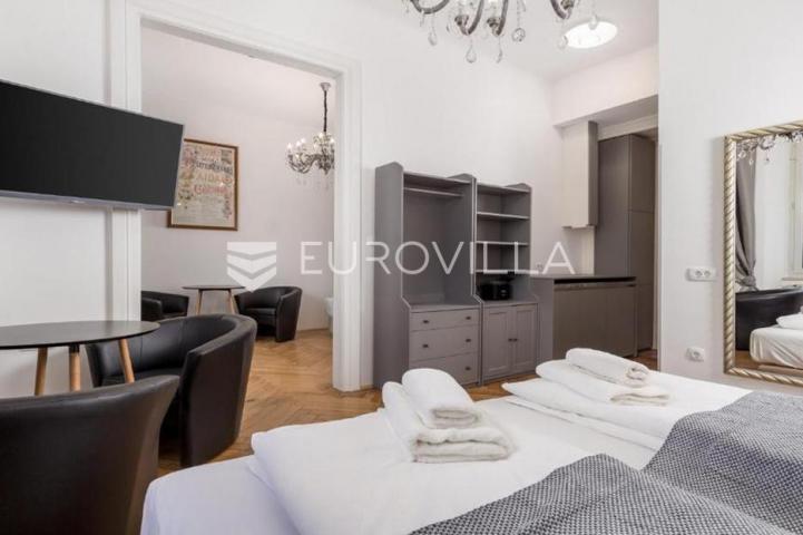Rijeka, Centar, dva luksuzna studio apartmana u strogom centru