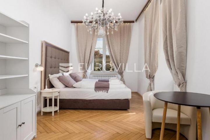 Rijeka, Centar, dva luksuzna studio apartmana u strogom centru