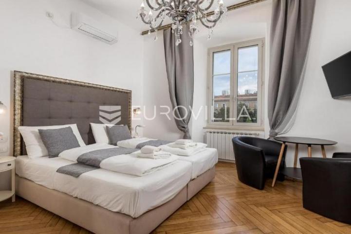 Rijeka, Centar, dva luksuzna studio apartmana u strogom centru