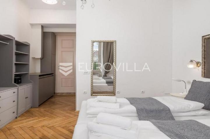 Rijeka, Centar, dva luksuzna studio apartmana u strogom centru
