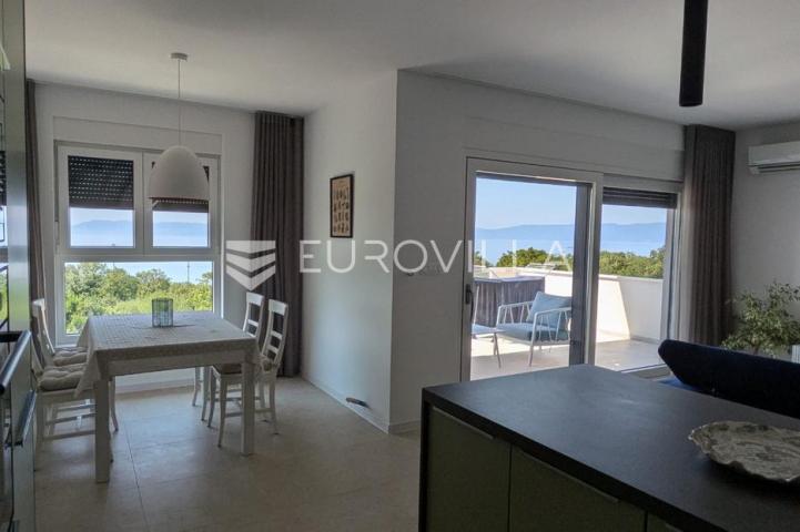 Kostrena, Rožmanići luksuzan stan s bazenom 154 m²