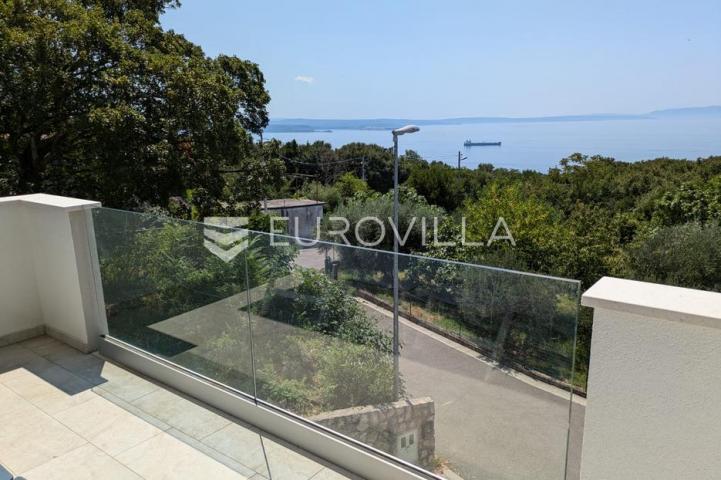 Kostrena, Rožmanići luksuzan stan s bazenom 154 m²