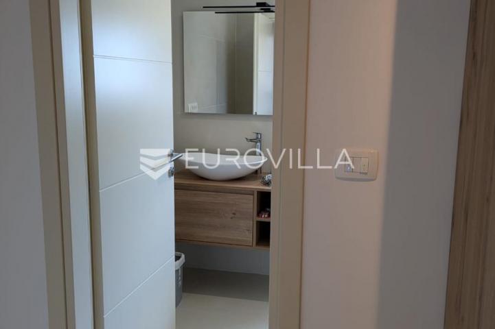 Kostrena, Rožmanići luksuzan stan s bazenom 154 m²