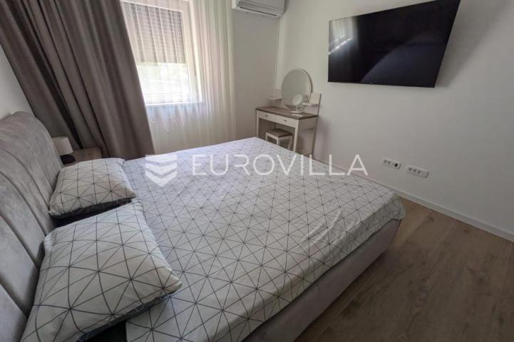 Kostrena, Rožmanići luksuzan stan s bazenom 154 m²