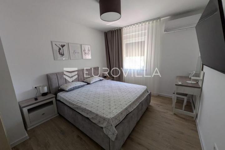 Kostrena, Rožmanići luksuzan stan s bazenom 154 m²