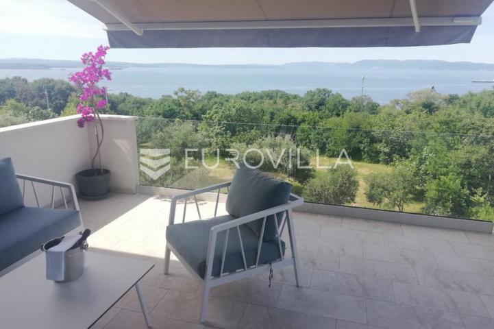 Kostrena, Rožmanići luksuzan stan s bazenom 154 m²