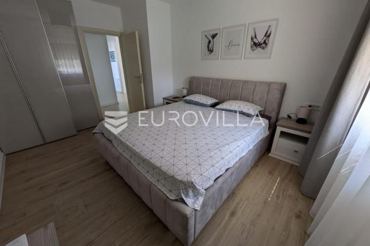 Kostrena, Rožmanići luksuzan stan s bazenom 154 m²