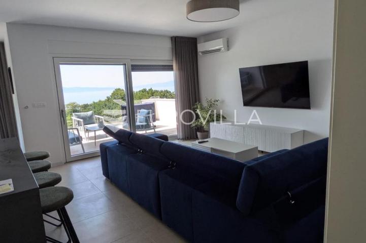 Kostrena, Rožmanići luksuzan stan s bazenom 154 m²