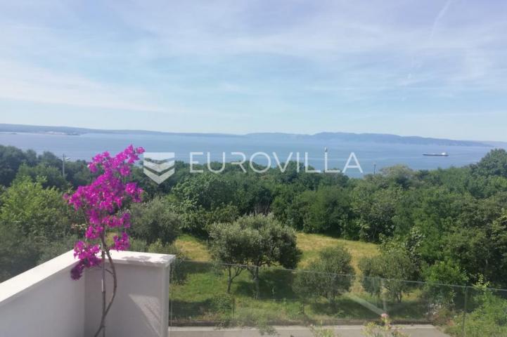 Kostrena, Rožmanići luksuzan stan s bazenom 154 m²