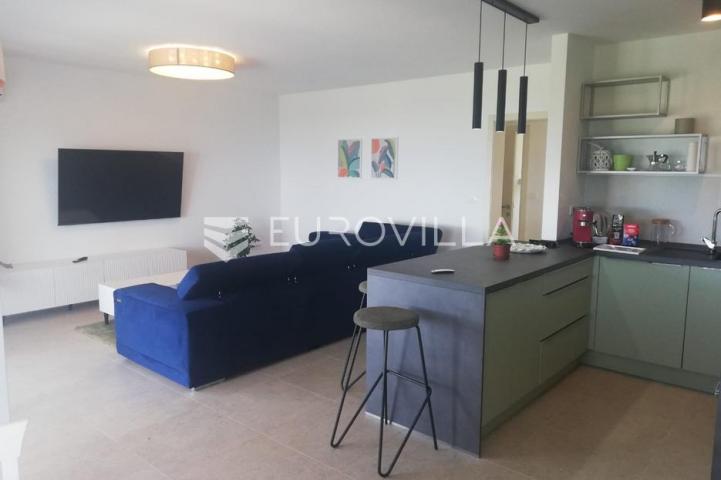 Kostrena, Rožmanići luksuzan stan s bazenom 154 m²