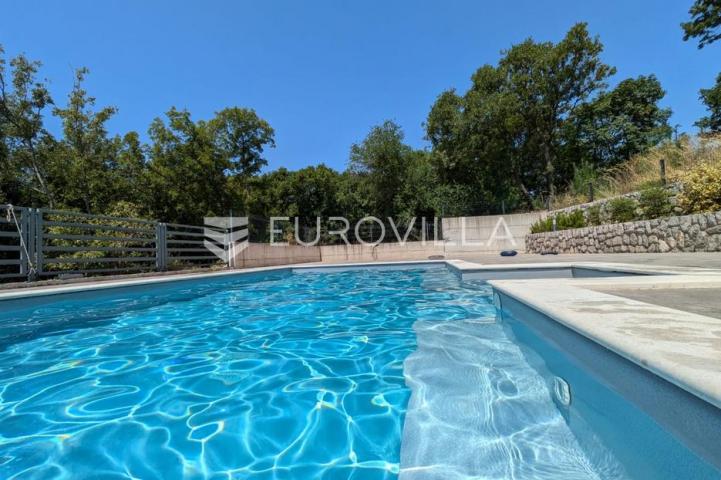 Kostrena, Rožmanići luksuzan stan s bazenom 154 m²