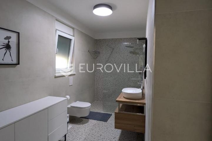 Kostrena, Rožmanići luksuzan stan s bazenom 154 m²