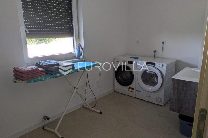 Kostrena, Rožmanići luksuzan stan s bazenom 154 m²