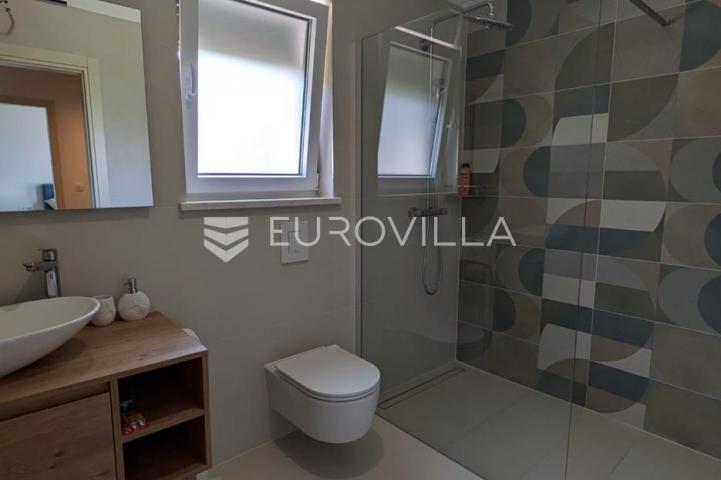 Kostrena, Rožmanići luksuzan stan s bazenom 154 m²