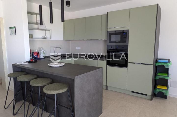 Kostrena, Rožmanići luksuzan stan s bazenom 154 m²
