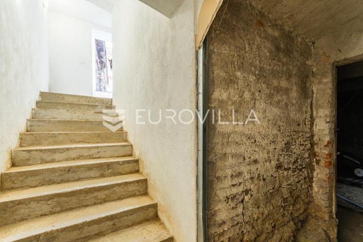 Varaždin, Centar, Roh Bau potkrovlje 135,73 m² podrum