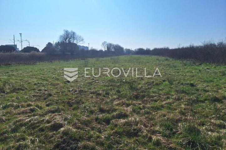 Karlovac, Drežnik, poljoprivredno zemljište 14200 m²