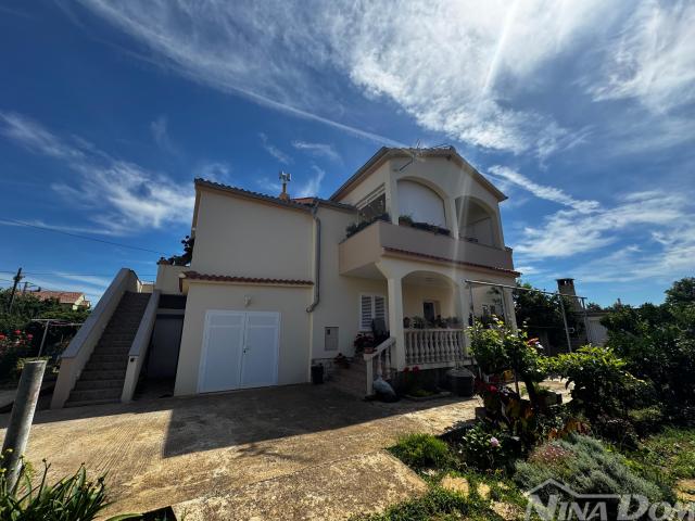 Apartmanska kuća Privlaka - centar mjesta - 300m od mora