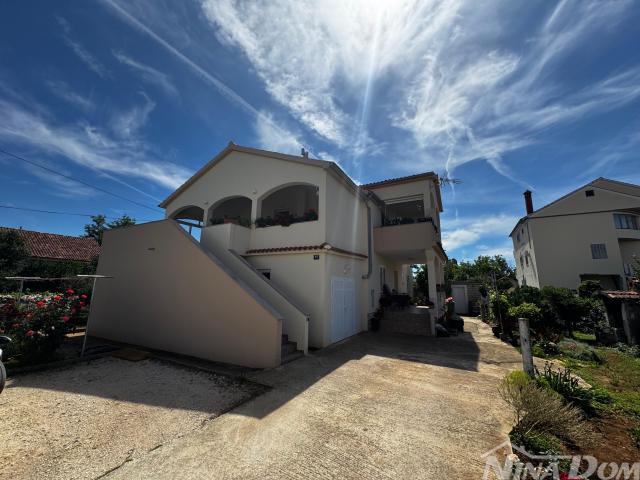 Apartmanska kuća Privlaka - centar mjesta - 300m od mora