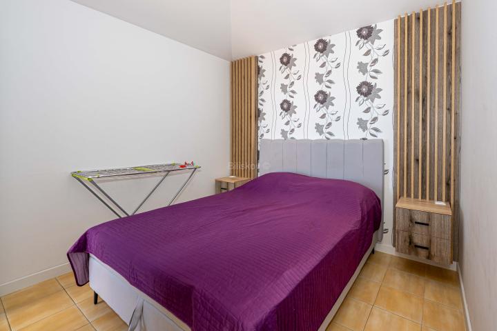 Prodaja, opremljena apartmanska kuća s pogledom na more