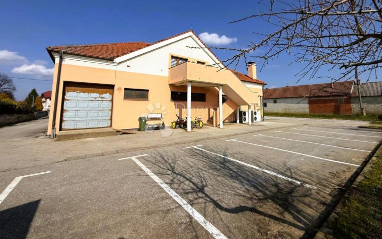 Prostrana poslovna zgrada - idealna za restoran, trgovinu i događanja
