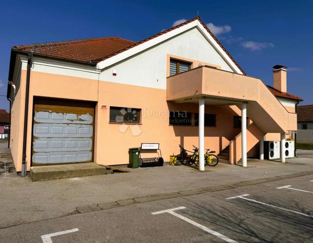 Prostrana poslovna zgrada - idealna za restoran, trgovinu i događanja
