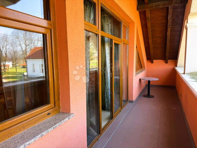 Prostrana poslovna zgrada - idealna za restoran, trgovinu i događanja