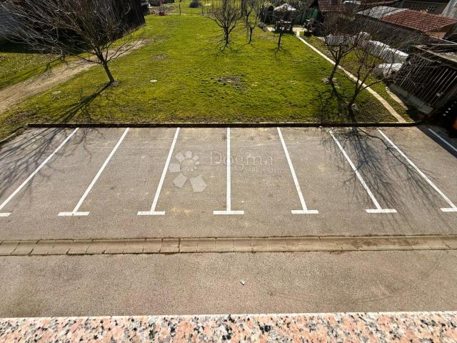 Prostrana poslovna zgrada - idealna za restoran, trgovinu i događanja