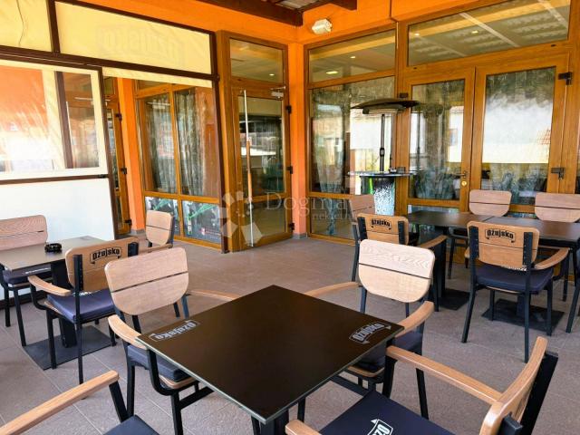 Prostrana poslovna zgrada - idealna za restoran, trgovinu i događanja