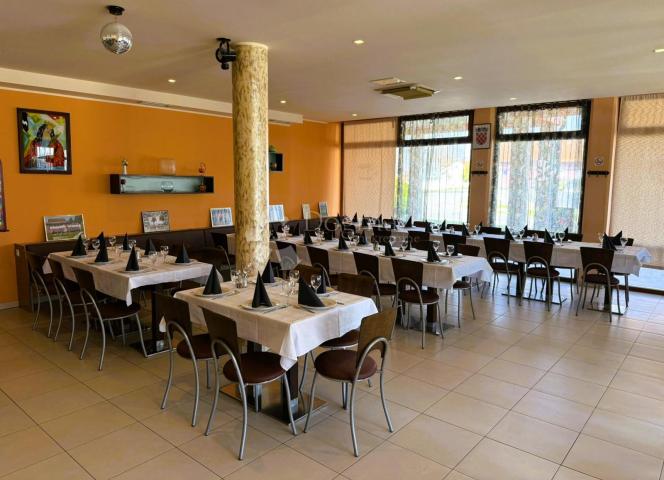 Prostrana poslovna zgrada - idealna za restoran, trgovinu i događanja