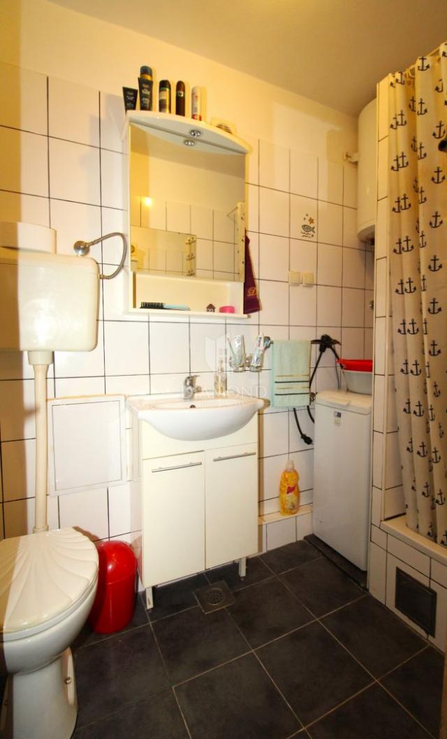 RIJEKA, BELVEDER – DVOSOBAN STAN S BALKONOM