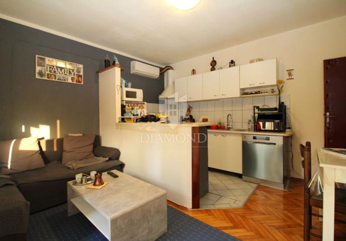 RIJEKA, BELVEDER – DVOSOBAN STAN S BALKONOM