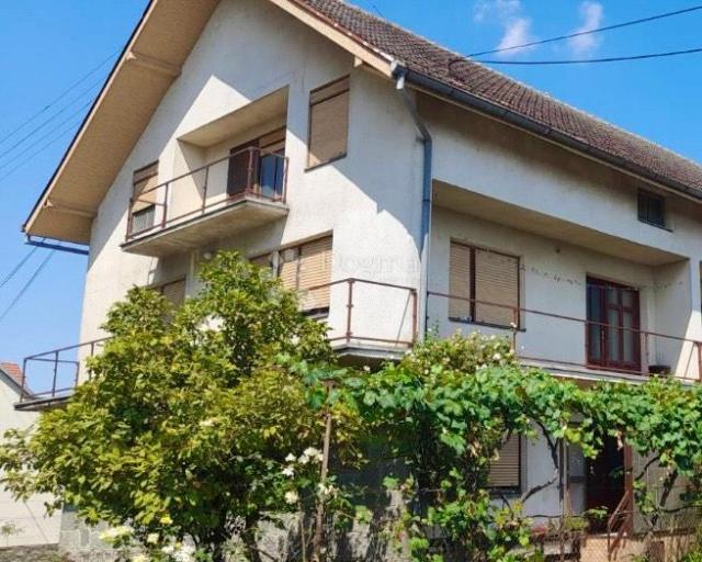 NAŠICE - Kuća uz glavnu cestu sa okućnicom! 279m2