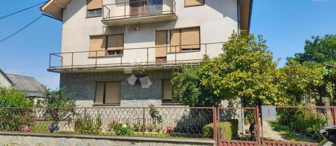 NAŠICE - Kuća uz glavnu cestu sa okućnicom! 279m2
