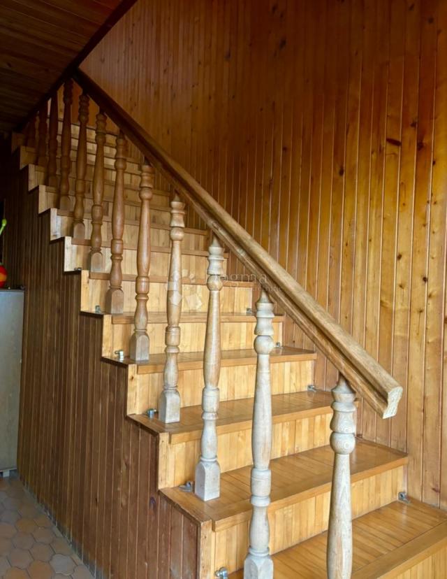 NAŠICE - Kuća uz glavnu cestu sa okućnicom! 279m2