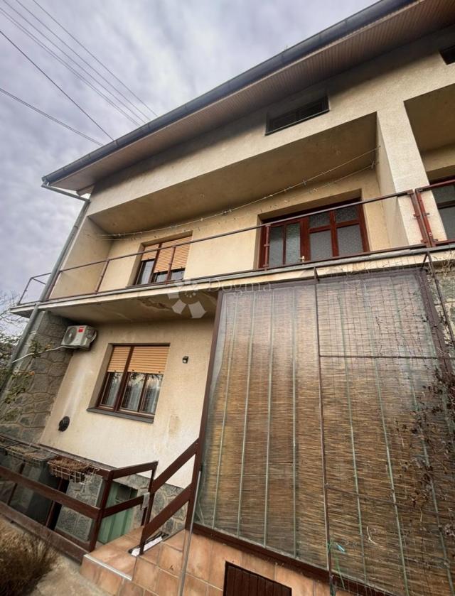 NAŠICE - Kuća uz glavnu cestu sa okućnicom! 279m2