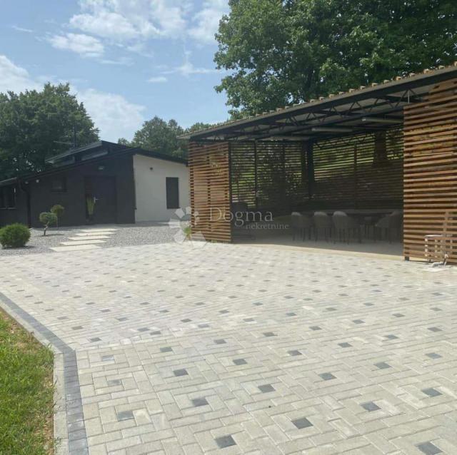 ORIOVAC - PREKRASNA KUĆA ZA ODMOR S BAZENOM