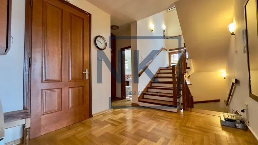 Najam/Izdavanje | Kuća | 300m2 | Podgorica, Ibričevina