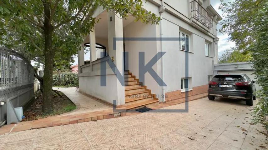 Najam/Izdavanje | Kuća | 300m2 | Podgorica, Ibričevina