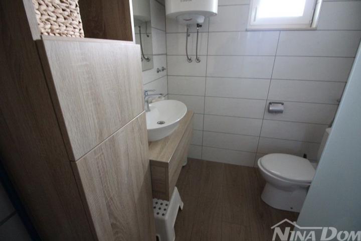 Nekretnina s 5 stambenih jedinica 800 met do Jadro plaže