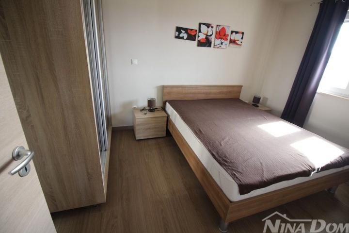 Nekretnina s 5 stambenih jedinica 800 met do Jadro plaže