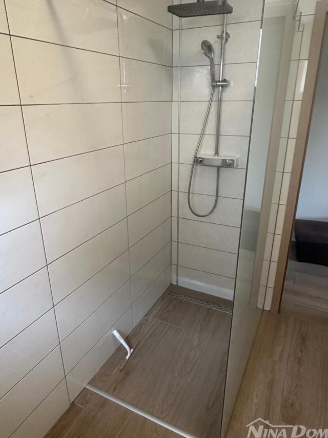 Nekretnina s 5 stambenih jedinica 800 met do Jadro plaže