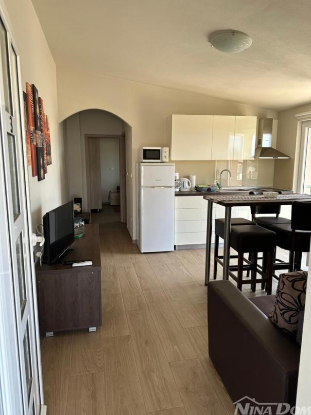 Nekretnina s 5 stambenih jedinica 800 met do Jadro plaže