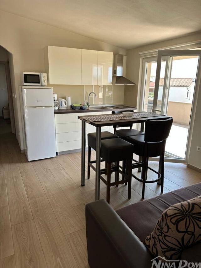 Nekretnina s 5 stambenih jedinica 800 met do Jadro plaže