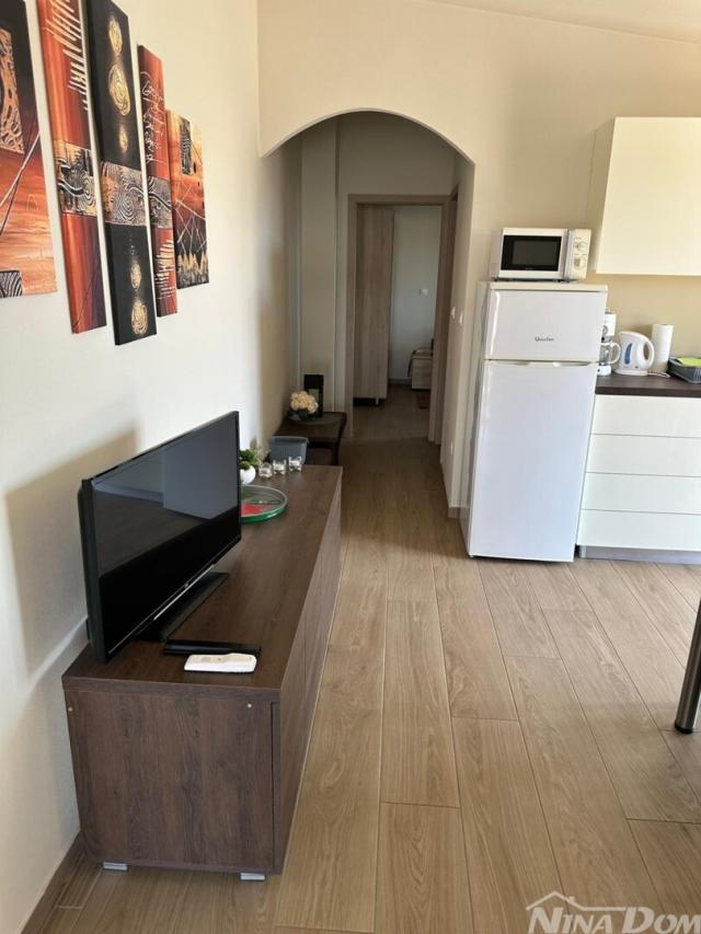 Nekretnina s 5 stambenih jedinica 800 met do Jadro plaže