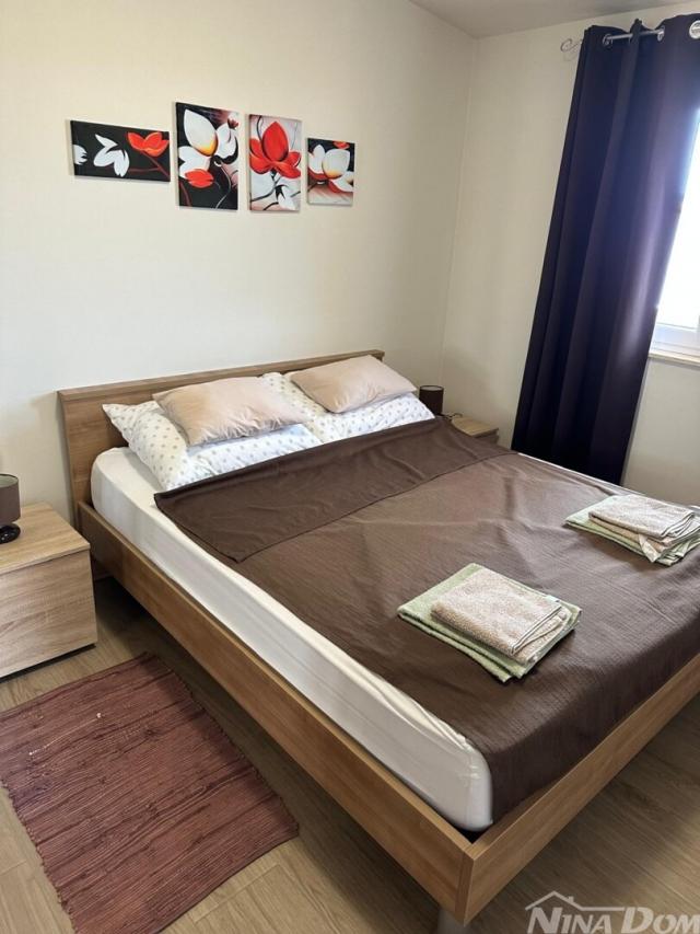 Nekretnina s 5 stambenih jedinica 800 met do Jadro plaže