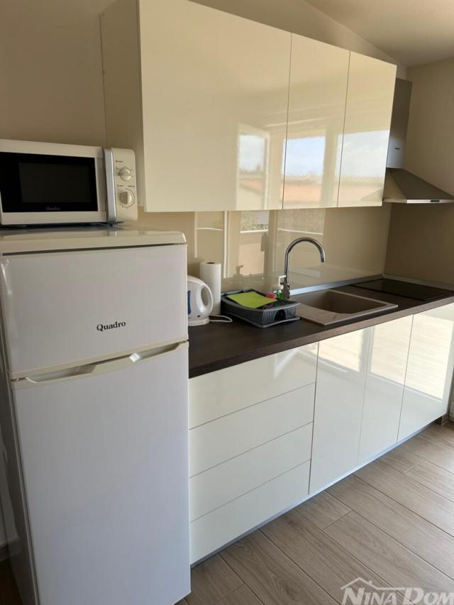 Nekretnina s 5 stambenih jedinica 800 met do Jadro plaže