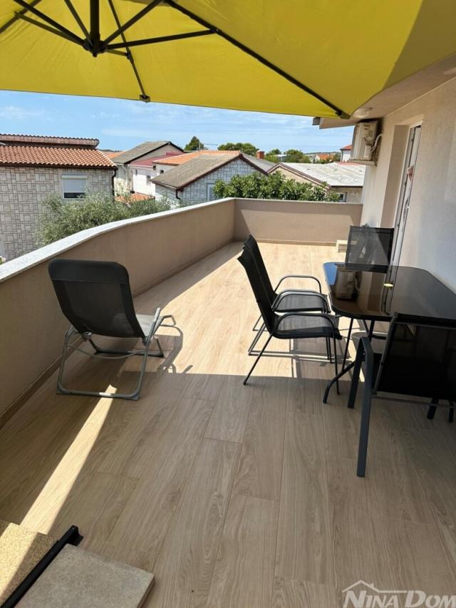 Nekretnina s 5 stambenih jedinica 800 met do Jadro plaže