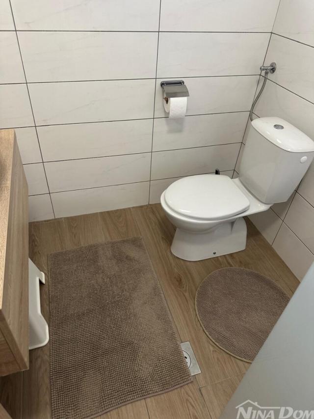 Nekretnina s 5 stambenih jedinica 800 met do Jadro plaže